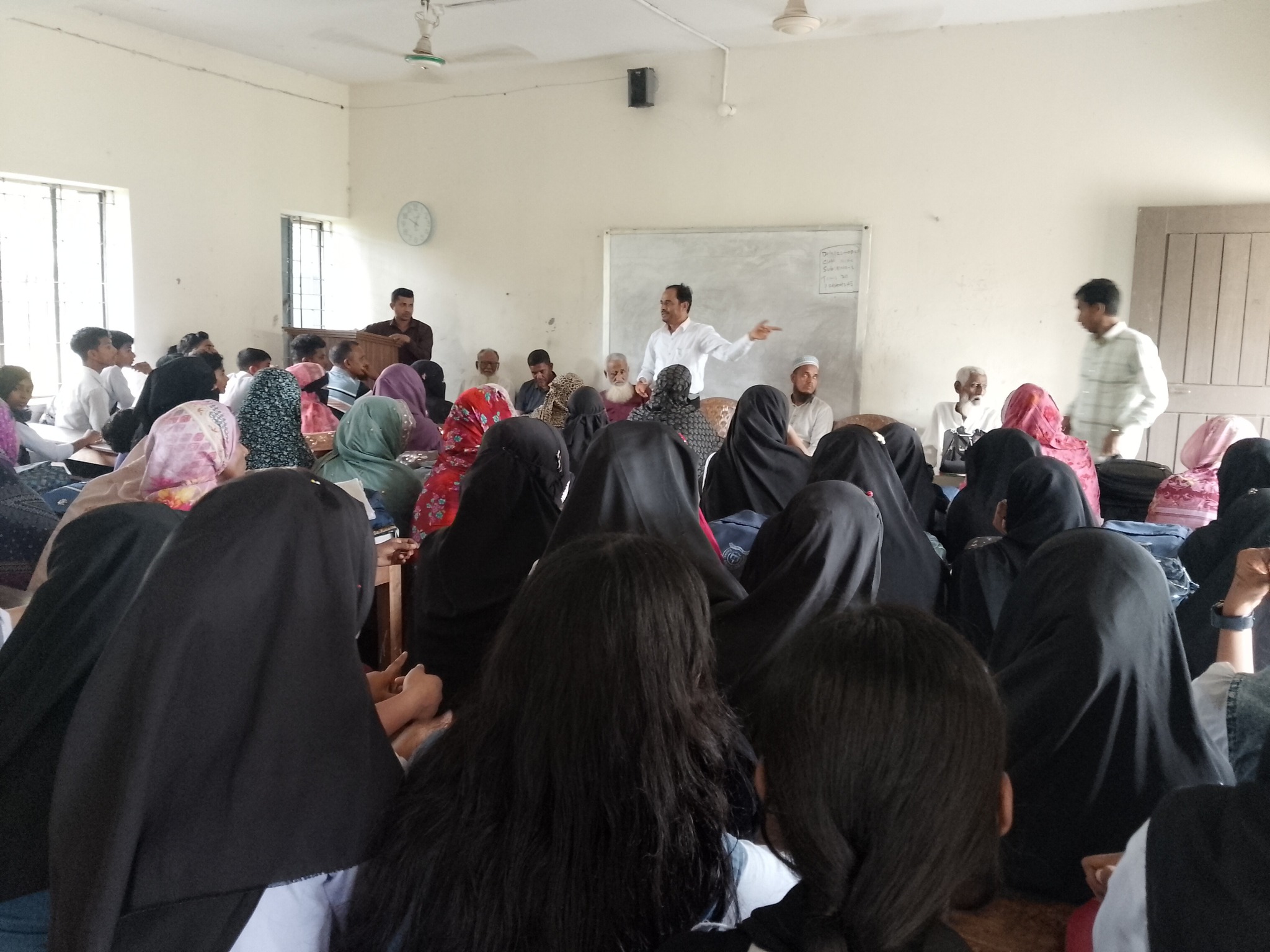 পলাশবাড়িয়া মাধ্যমিক বিদ্যালয় অভিভাবক সমাবেশ